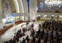 Sub Cruce ne strângem